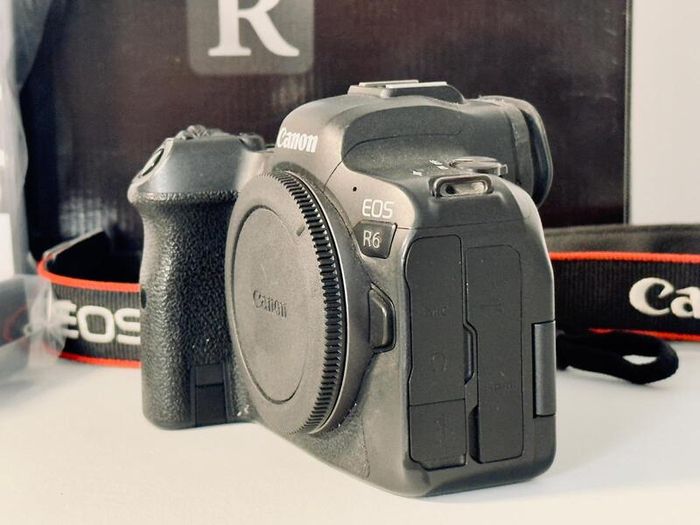 Canon EOS R6 Full-Frame Mirrorless Camera Body Only - Great Condition