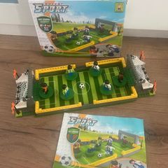 Football pitch building toy