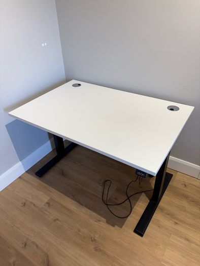 Electric rise office deak