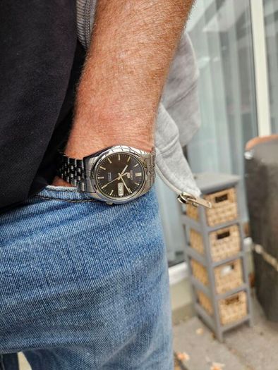 Watch Seiko 5 Automatic.