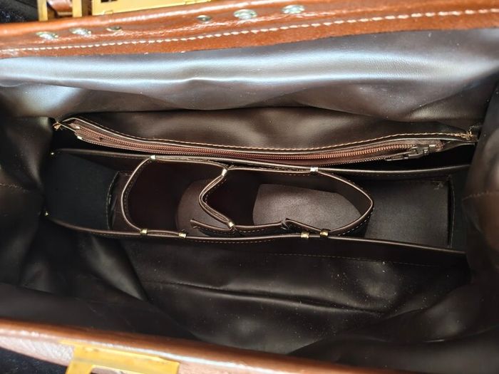 De  Boissy vintage leather Gladstone doctor bag