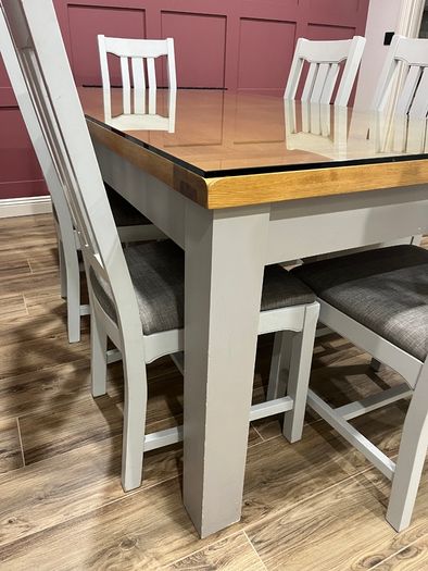 Solid wood extendable Kitchen Table with glass top & 6 chairs