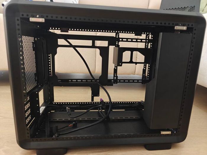 Cooler Master MasterFrame 400