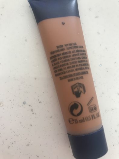 Giorgio Armani Face Fabric Second Skin Foundation in shade 8 - New