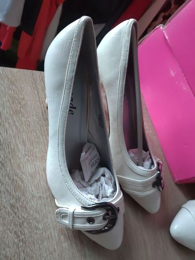 white shoes size 38
