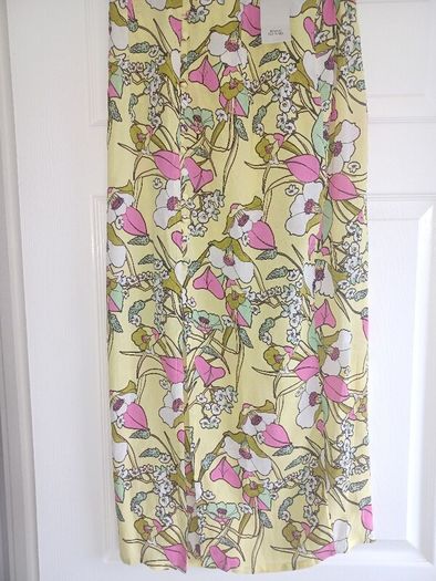 River Island Skirt Size 10 bnwt