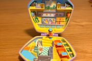 Vintage Polly pocket Polly at the burger stand