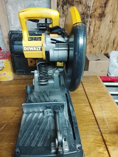 dewalt 240v steel cutting mitre saw with blade 12inch