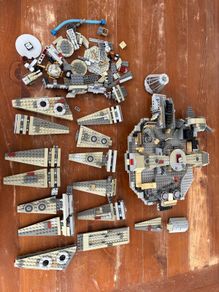 LEGO Star Wars 75105 Millennium Falcon