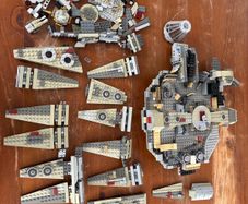 LEGO Star Wars 75105 Millennium Falcon