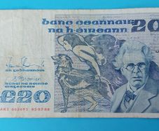 Irish 1988 Twenty Pound "YEATS"  banknot in V.Fine  condition