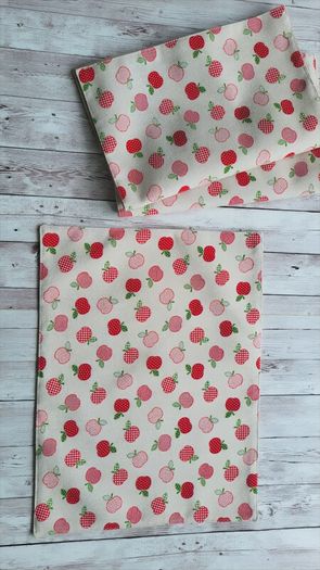 Table runner /Placemats " Little Apples"