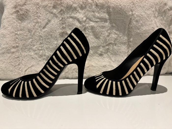 CHANEL Velvet Pumps (Size 37)
