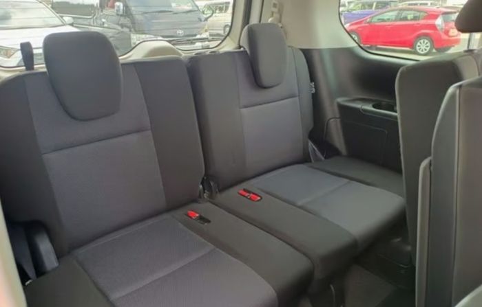 Nissan Serena 8 Seater 2L S-Hybrid Low Milage Excellent Condition Priced to Sell