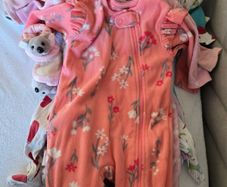 Baby girls clothes 6-9 months