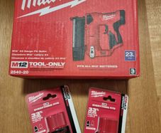 Milwaukee M12 23 Gauge Pin Nail Gun & 2x Battery