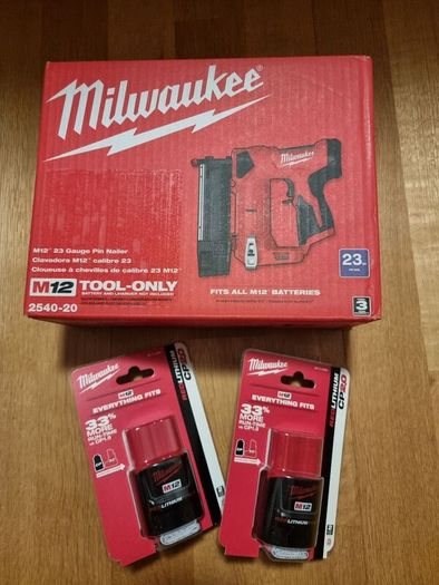 Milwaukee M12 23 Gauge Pin Nail Gun & 2x Battery