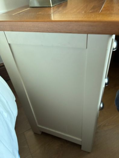 King bed, matching lockers and chest of drawers