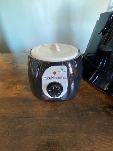 Hot chocolate dispenser