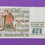 Irish one pound notes Image 5