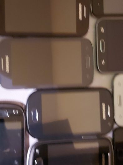 25 Mobile phones in very good cosmetic condition but have no Batterys