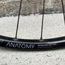Premium SONdelux Dynamo Front Wheel (700c / Disc / 12mm Thru-Axle) Image 7
