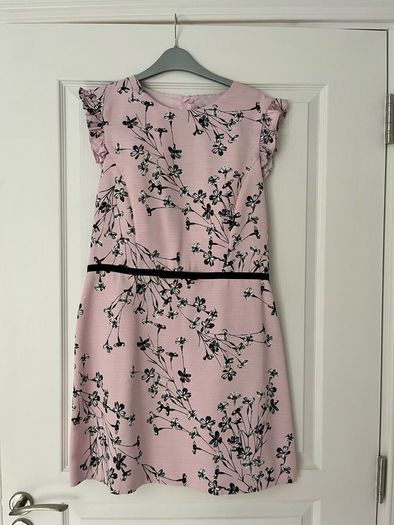 River Island, Oasis, Next, Savida, Miss Selfridges, Marc Angelo, Promod, Debenhams, Gelert, Carraig Donn, Dorothy Perkins Clothing