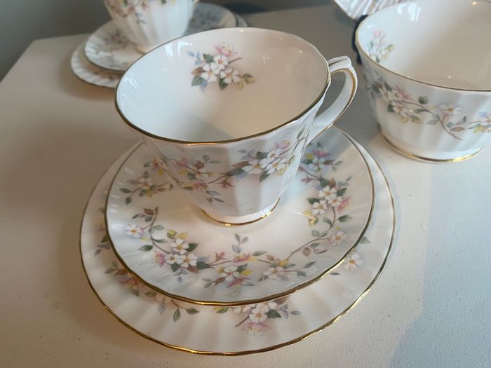 New unused Duchess Caprice 19 piece china tea set in excellent  condition