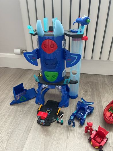 PJ Masks Deluxe Battle HQ Toy Headquarters Playset w/ 4 Action Figures, 5 Car