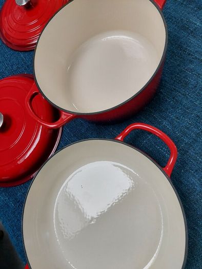 NEW - Set of 2 enamelled cast iron round casserole & pan