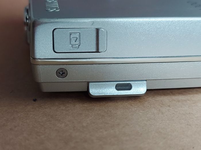 Samsung L100 Digital Camera, 8.1 Megapixels, No Battery or Memory Card, in excellent cosmetic condition, being sold for parts or repair
