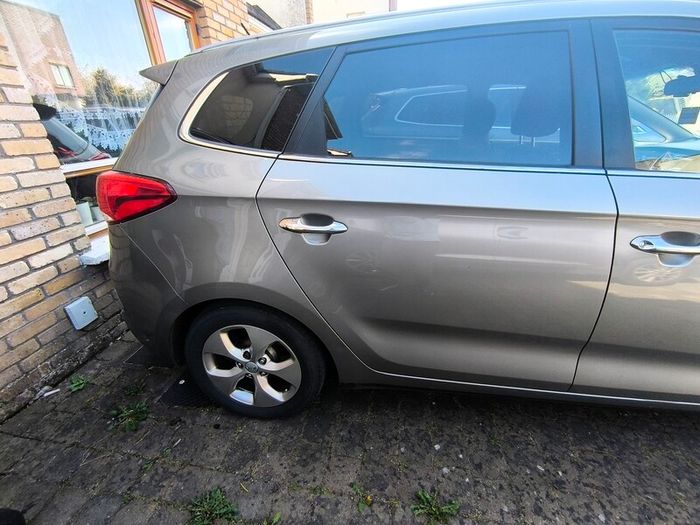 2014 Kia Carens