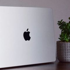 MacBook Air 13.6 Inch
