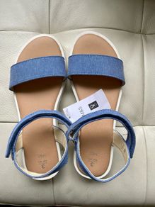 BNWT M&S Girls sandals UK3 (EU 35 1/2)