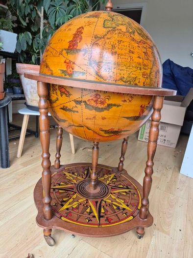 Globe Bar