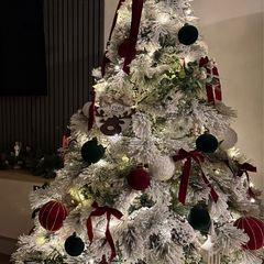 6ft snowy Christmas tree