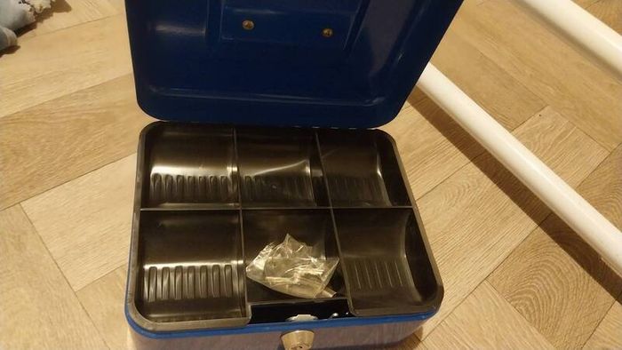 bnwt cash box with keys