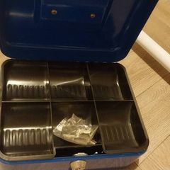 bnwt cash box with keys