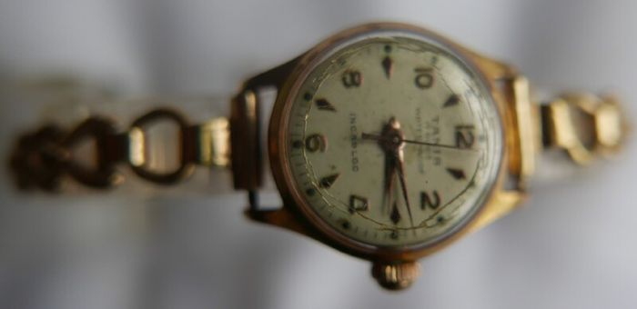 Vintage Tanis 17 Jewel Mechanical Watch - Womens Swiss - Gold Plated Watch (the watch works well and keeps time)
