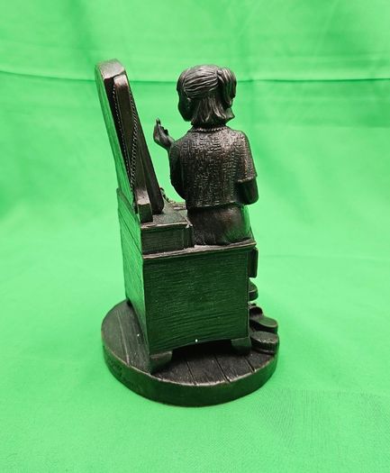 Lady Lipstick Genesis Fine Arts Figure