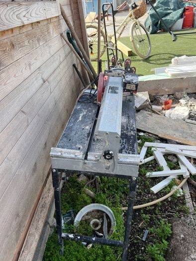 Tile cutter machine