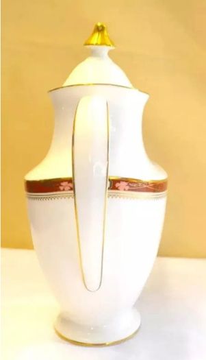 Pristine Vintage Royal Doulton "Sandon" Coffee Pot