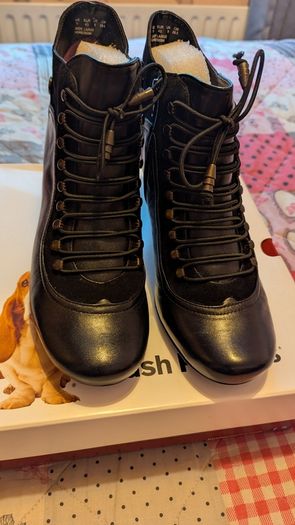 Brand new in box Victorian Vivianna Ankle Boots size UK 9