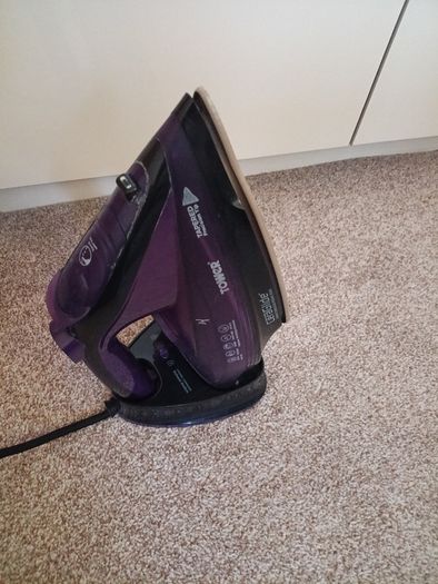 Cordless iron