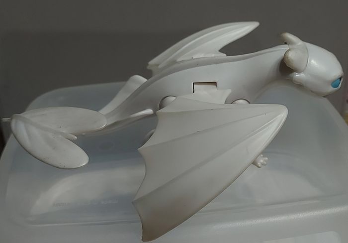 How to train your dragon light fury figure