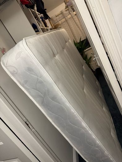 king size mattress 6 mths old