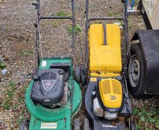 Two lawnmowers JCB Honda + Lyster