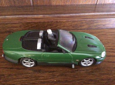 Die cast Corgi James Bond  Die Another Day Jaguar