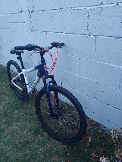 Apollo Evade mountain bike red/blue/white