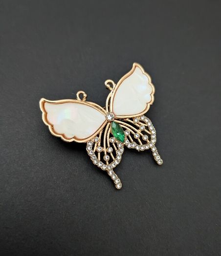 Butterfly Vintage Style Insect Emerald Crystals Gold Brooch Pin